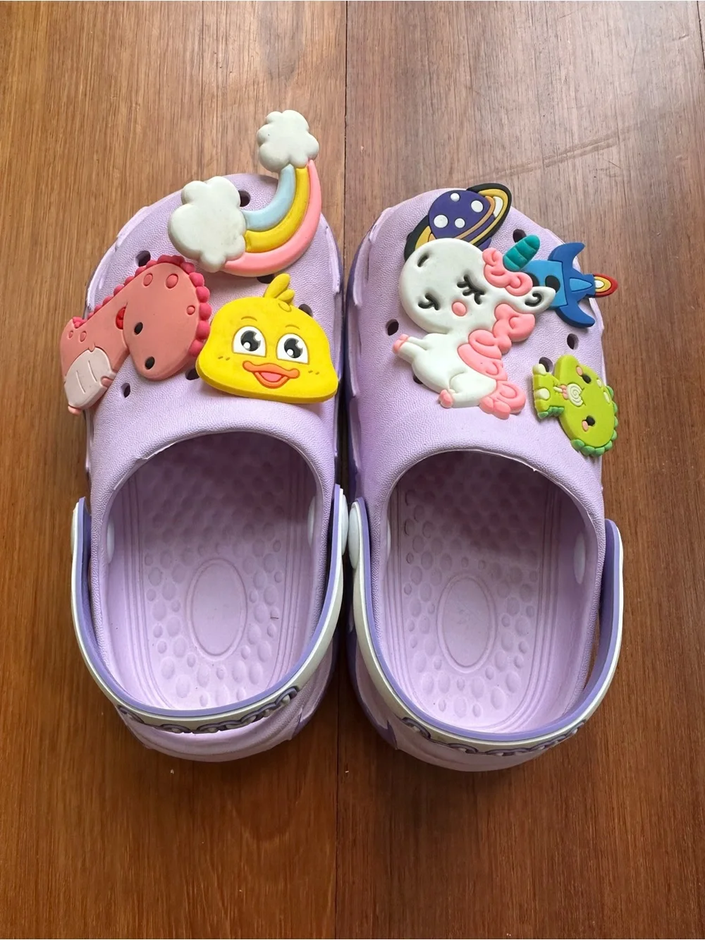 Kids Clogs with Assorted Shoe Charms, Size 7-8 Little Kid / Toddler